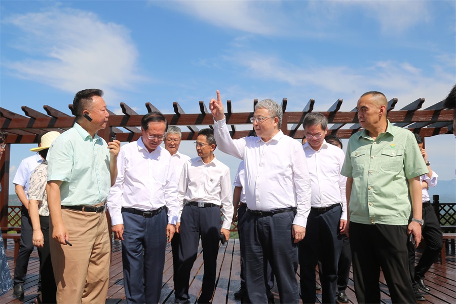 2024.06.23全國政協(xié)副主席、民盟中央常務(wù)副主席、中國科學(xué)院院士、清華大學(xué)副校長王光謙蒞臨金徽股份視察.jpg