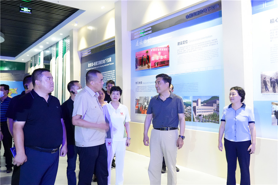 12-2022年8月，省委常委、省委統(tǒng)戰(zhàn)部長孫雪濤帶領(lǐng)帶領(lǐng)全省黨外代表人士考察團蒞臨金徽股份調(diào)研指導(dǎo)。.jpg