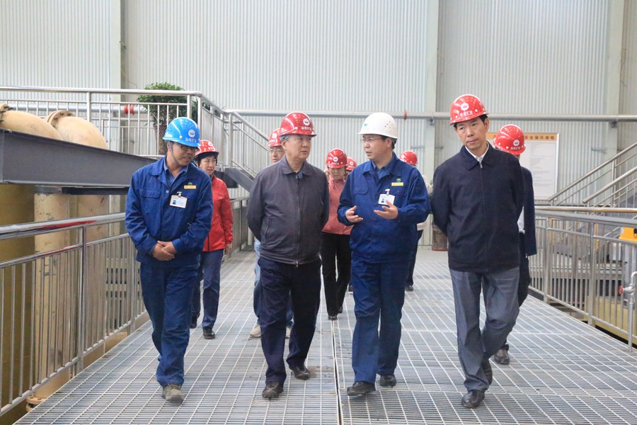 20-2016年5月，國家水利部原副部長朱登銓一行蒞臨金徽股份調(diào)研項目建設(shè)工作。.jpg