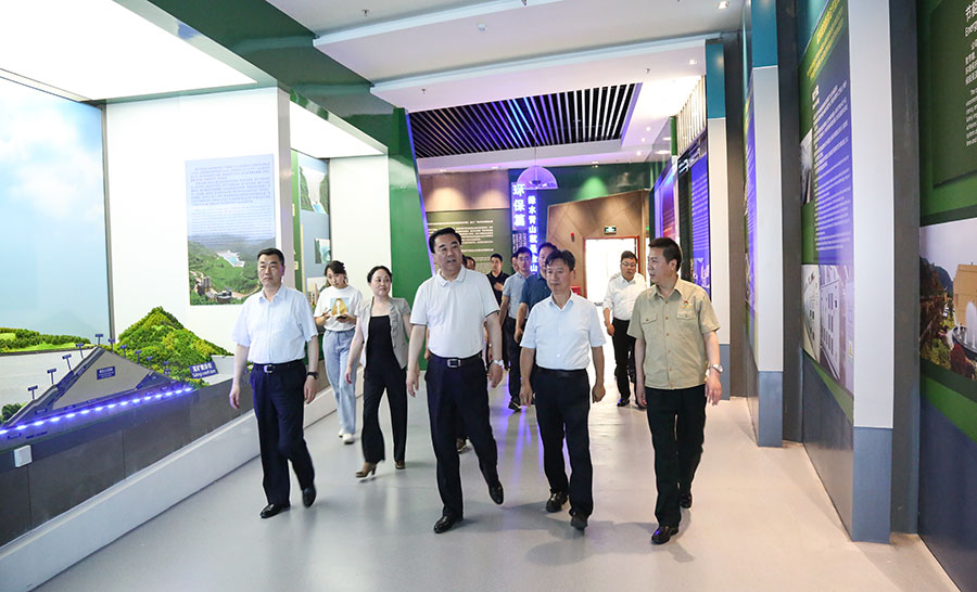 14-2021年6月，時任省委常委、省委統(tǒng)戰(zhàn)部部長馬廷禮蒞臨金徽股份調(diào)研。.jpg
