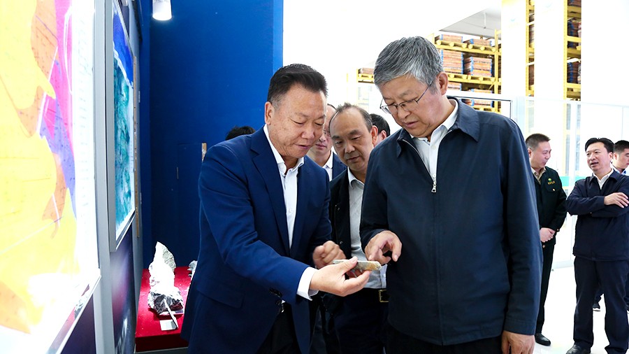 33-2021年5月，隴南市委書記張珂兵蒞臨礦區(qū)調(diào)研尾礦庫治理及綠色礦山建設(shè)情況。.jpg