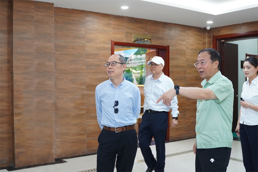 2024.06.23重慶市政協(xié)副主席、民盟市委會主委杜惠平蒞臨金徽股份調(diào)研.jpg