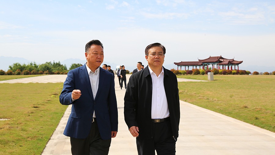 30-2021年5月，省人民檢察院黨組書記、檢察長朱玉蒞臨金徽股份調(diào)研綠色礦山建設(shè)工作。.jpg